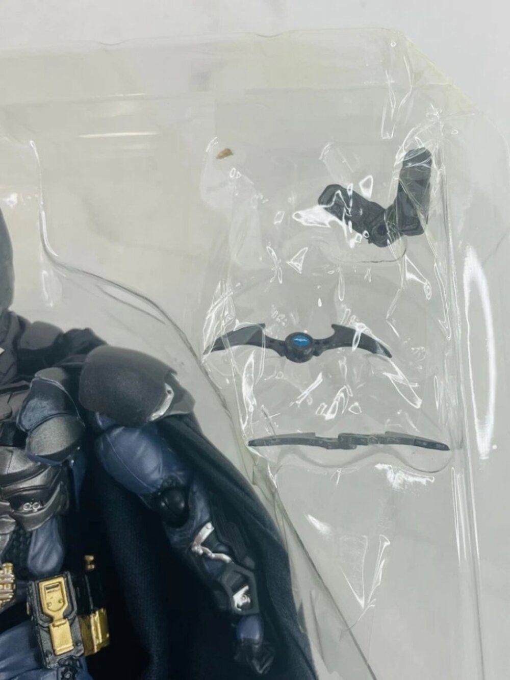 Batman Arkham Knight Action Figure 6.5" w/ Accessory Hands & Stand Base - Picture 8 of 8